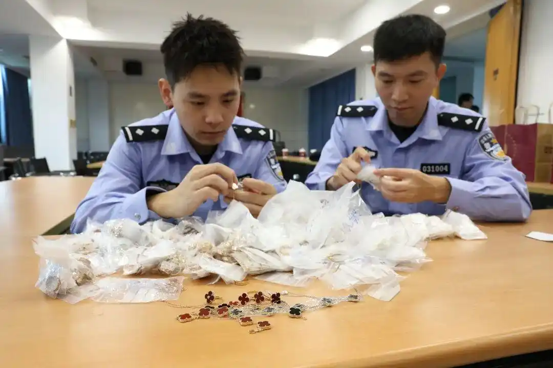 上海普陀警方捣毁网上售假团伙，7人因售假被刑拘  第2张