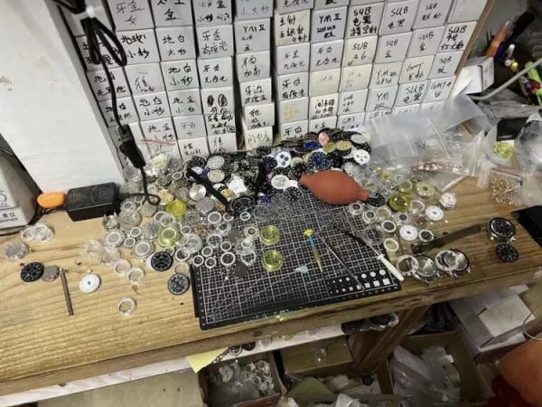 上海警方摧毁售假名表团伙，涉案超4000万，背后产业链曝光  第2张
