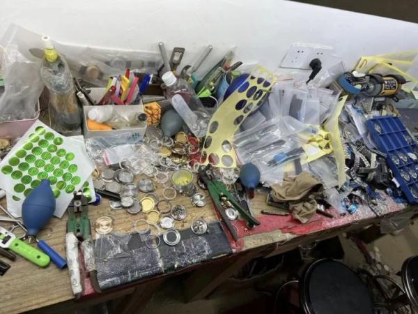 上海警方摧毁售假名表团伙，涉案超4000万，背后产业链曝光  第4张