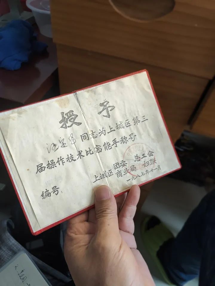 90岁李爷爷梅花表求助修复，退休汪师傅热心免费帮忙  第5张
