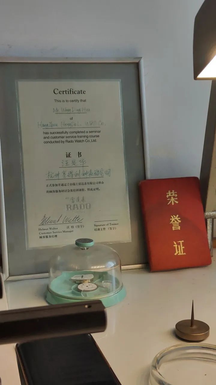 90岁李爷爷梅花表求助修复，退休汪师傅热心免费帮忙  第6张