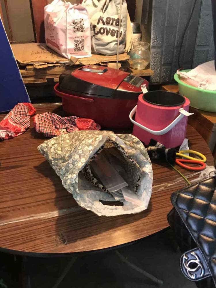 奢侈品虽爱却不追，路过新乐路竟被神秘人安利高仿表？  第2张