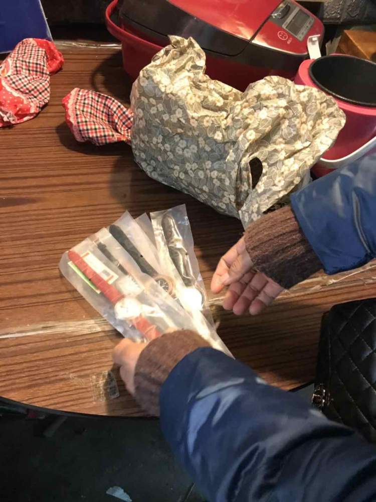 奢侈品虽爱却不追，路过新乐路竟被神秘人安利高仿表？  第3张