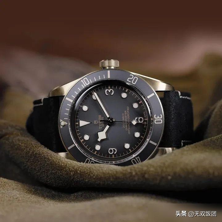 1 - 5万元预算内，哪几款手表能兼顾使用与社交价值？  第5张