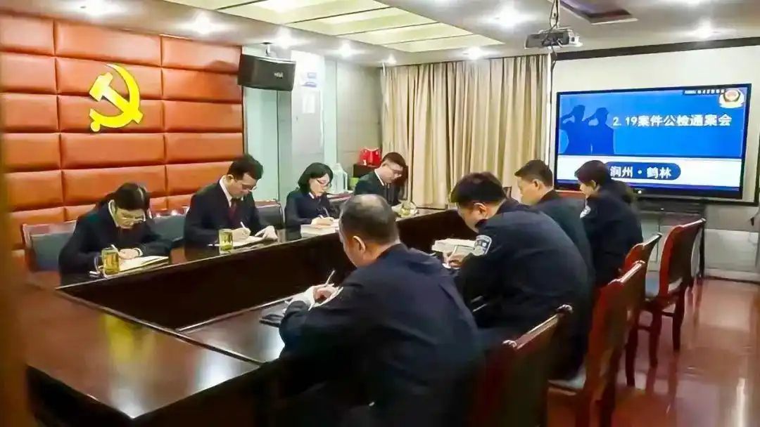 1∶1复刻劳力士名表团伙浮出水面，背后有着怎样的利益链条？  第2张