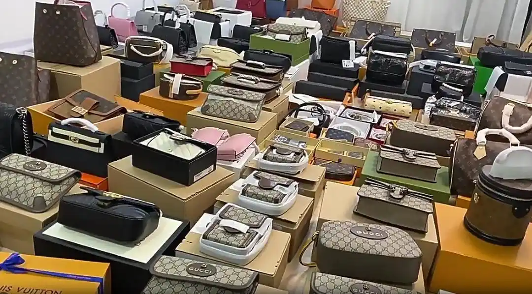 北京海关截获79件冲锋衣！代购谋利违法，假代购产业链曝光  第1张