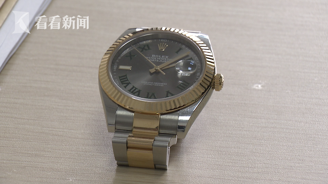 女子趁男友洗澡用高仿表调包劳力士，因盗窃罪被刑拘  第1张